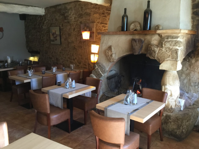 Dining room of Lo Cagarol, Aigne